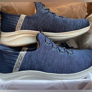 Skechers slip ins men’s size 9.5. Navy blue.